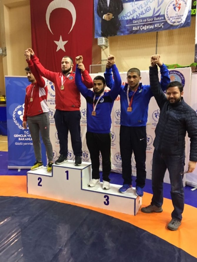 Gençlerde üç sporcu Türkiye finallerinde