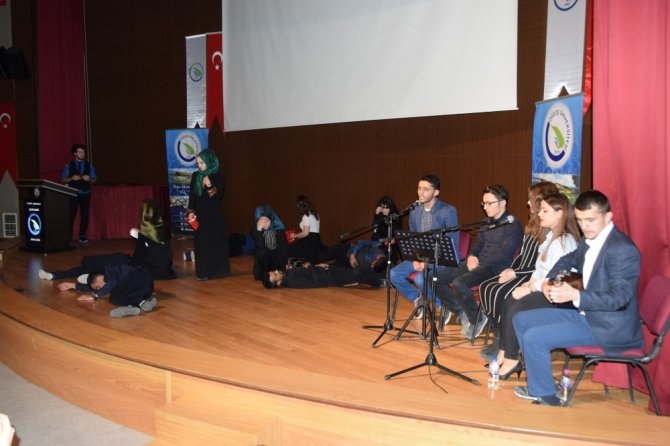 Düzce Üniversitesi öğrencilerinden Çanakkale şehitlerimiz için anlamlı etkinlik