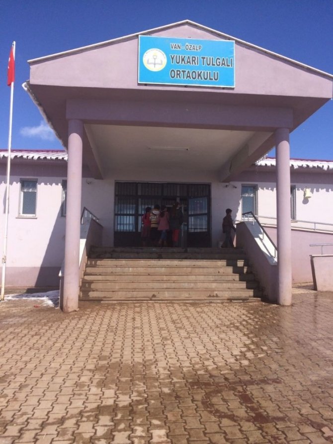 Vanlı Ortaokul öğrencilerinin kitap sevinci