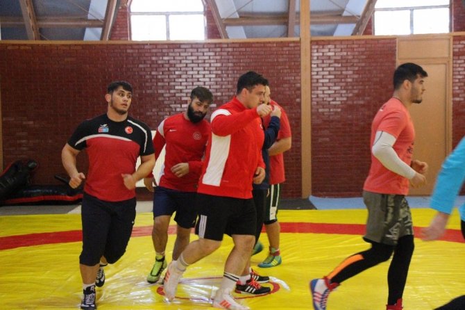 Grekoromen Milli Güreş Takımı, Aladağ’da kampa girdi