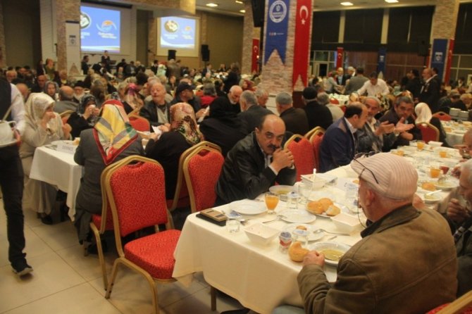 Başkan Karaosmanoğlu, yaşlılarla bir araya geldi