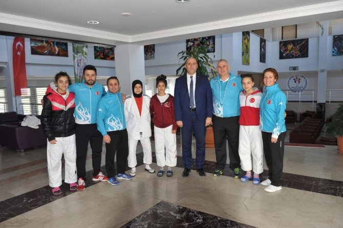 Milli Bayan Judocular, Nisan’da yapılacak olan 2 büyük organizasyona Trabzon’da hazırlanıyor
