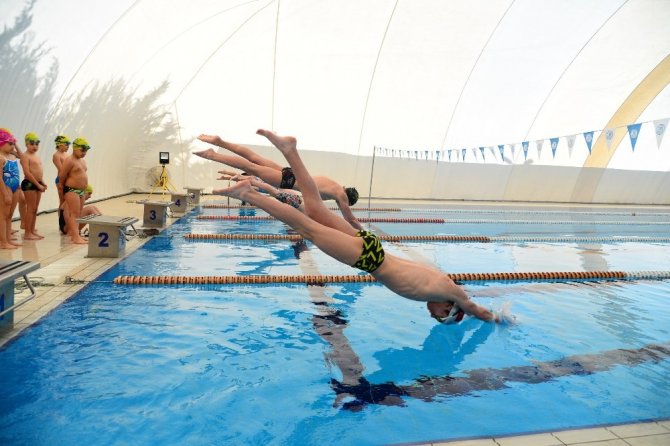 Beylikdüzü Yüzme Kulübü açıldı