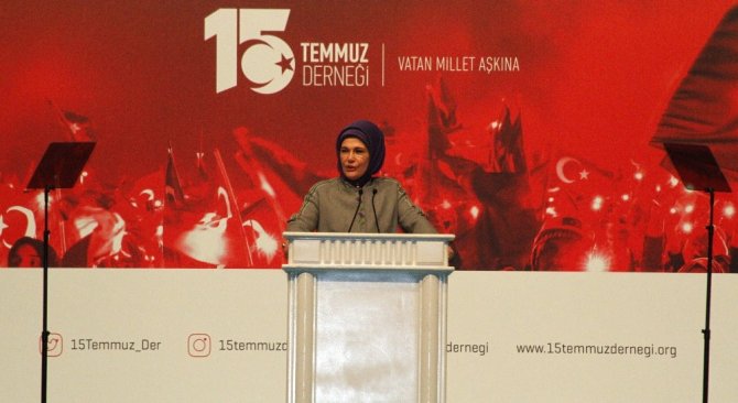 Emine Erdoğan ve Bakan Kaya 15 Temmuz Şehitlerinin aileleriyle buluştu