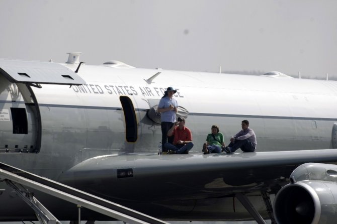 Endonezya uçağı acil iniş yaptı