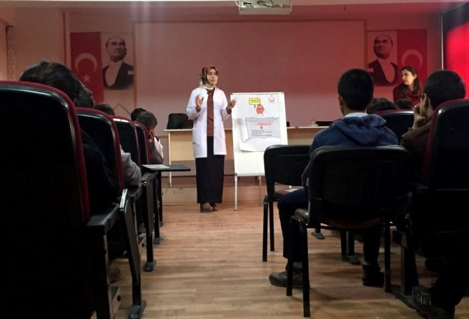 Beyaz önlükllerden “Dünya tuza dikkat haftası” etkinlikleri