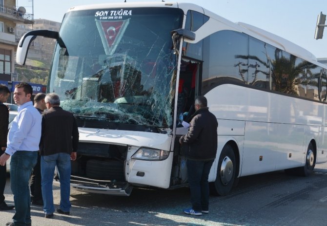 Tur otobüsü ile tır çarpıştı, yolcular dehşeti yaşadı