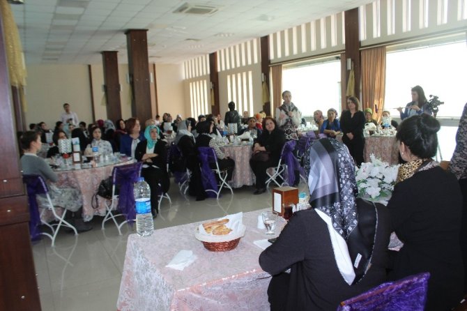 AK Parti’li Hotar, Aydın’da kadınlarla buluştu