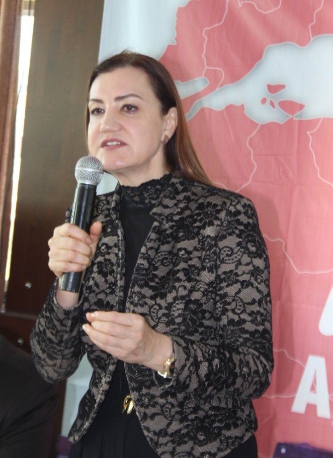 AK Parti’li Hotar, Aydın’da kadınlarla buluştu