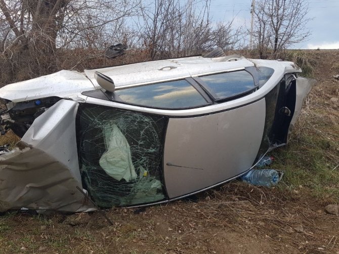 Çankırı’da otomobil tarlaya uçtu: Aynı aileden 6 kişi yaralandı