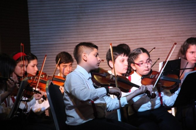 Fatih Sulukule Çocuk Senfoni Orkestrasından bahara merhaba konseri