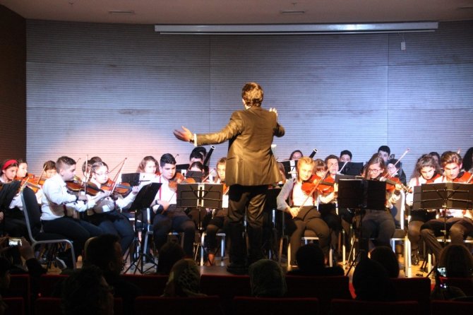 Fatih Sulukule Çocuk Senfoni Orkestrasından bahara merhaba konseri