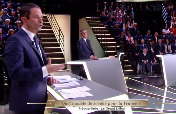 Fransız cumhurbaşkanı adayından canlı yayında kopya