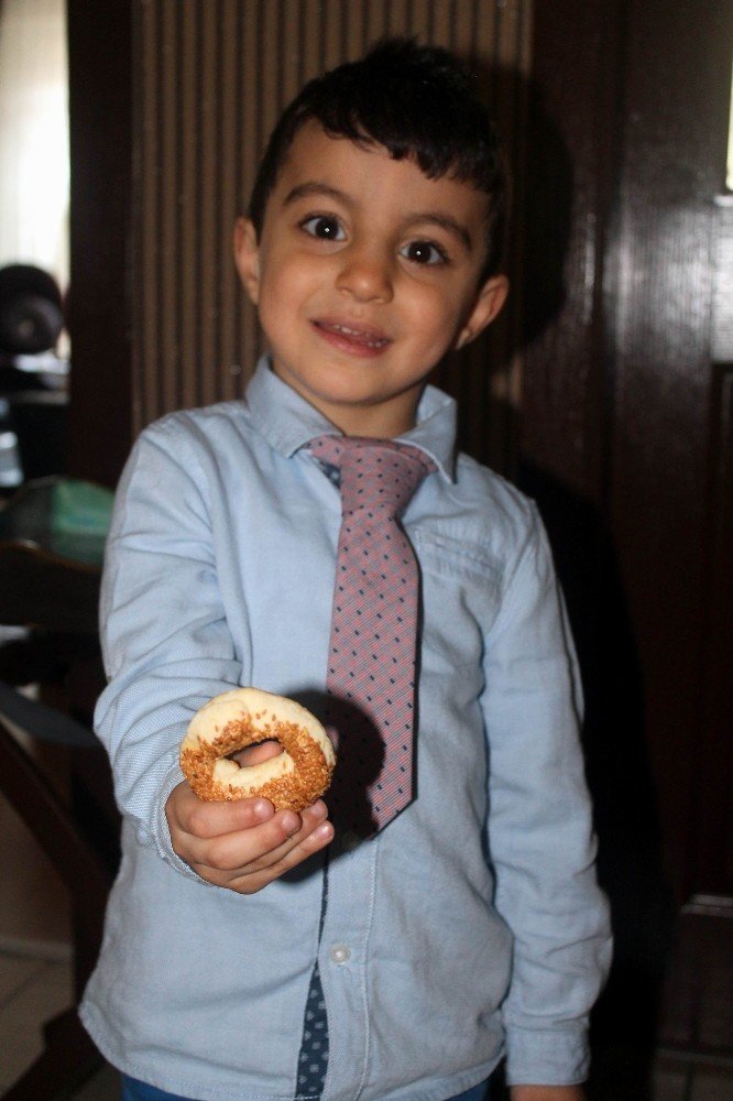 4 yaşındaki çölyak hastası Ahmet diyetle yaşama tutunuyor