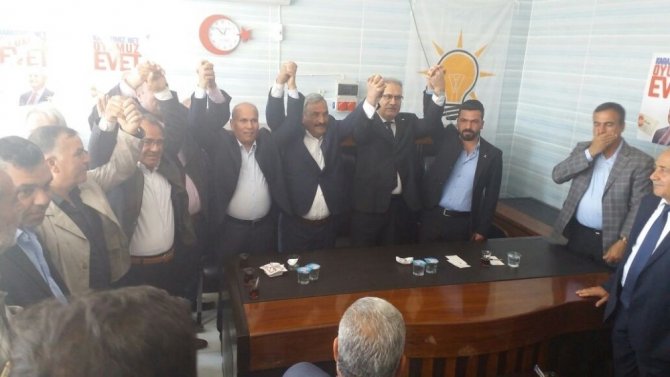 MHP’li meclis üyesi ve HDP’li yöneticiler Ak Parti’ye geçti
