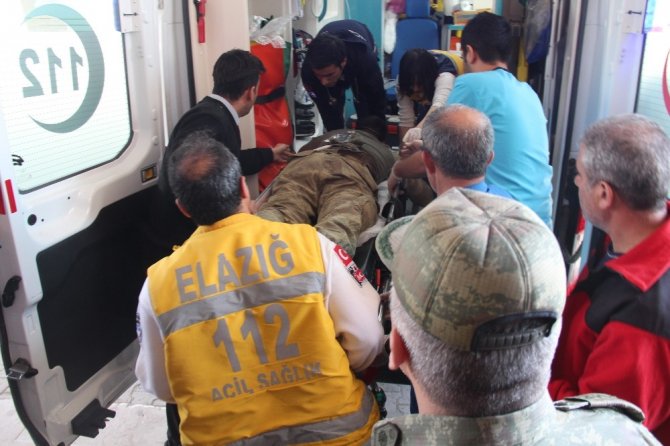 Tunceli’de yaralanan bir asker Elazığ’a getirildi