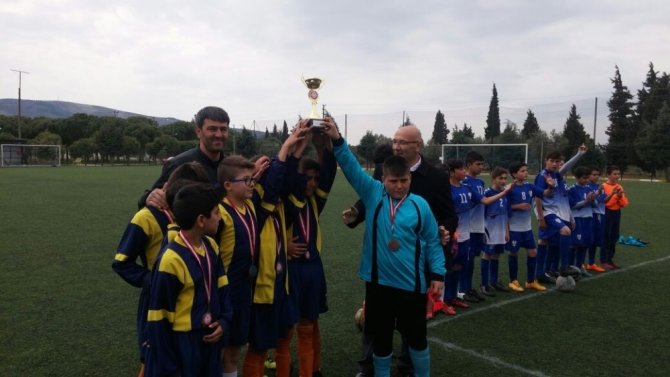 Atatürk Ortaokulu futbol takımından il birinciliği