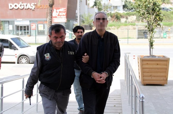 Antalya’da FETÖ’den 3 avukat adliyede