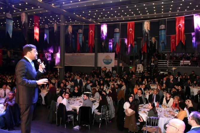 Beşiktaş Belediye Başkanı Murat Hazinedar öğrencilerle buluştu