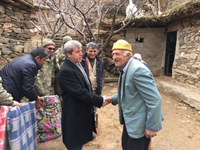 Vali Çınar’dan köy ziyaretleri