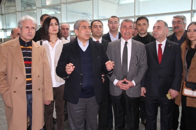 CHP heyeti, Atatürk Havalimanı’nda oy sandıklarını gezdi