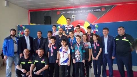 Bozüyüklü dart sporcuları turnuvadan madalya ile döndü
