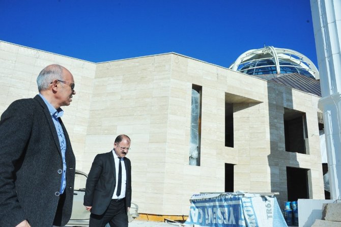Çalışkan: “Ahmet Yesevi Camisi Türkiye’de örnek bir yapı olacak”