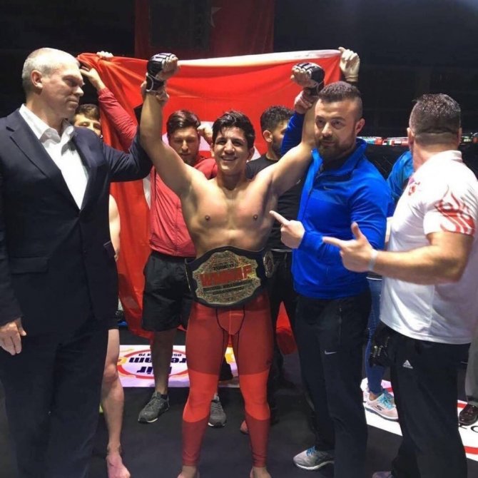 Yalovalı Roman sporcu dünya şampiyonu oldu