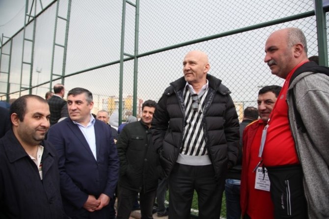 Başkan Altınok Öz köyler arası futbol turnuvasına katıldı