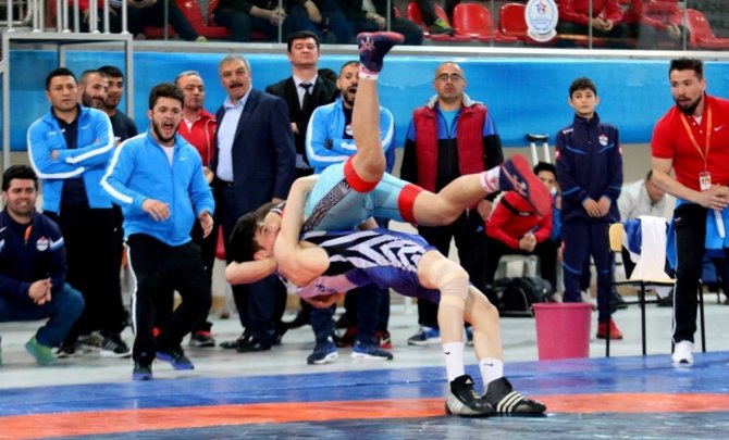 Yıldızlar Grekoromen ve Serbest Güreş Türkiye Şampiyonaları sona erdi