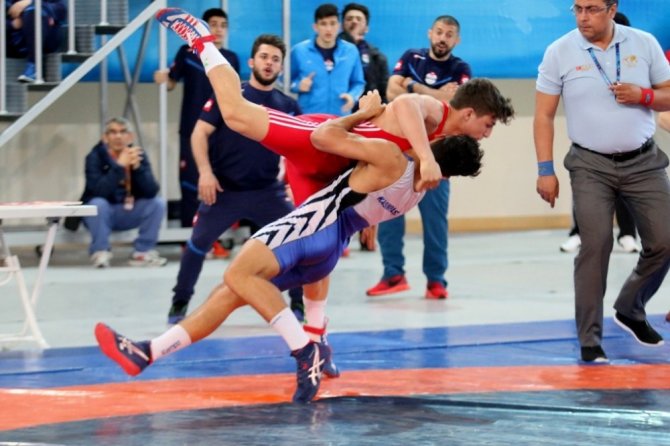 Yıldızlar Grekoromen ve Serbest Güreş Türkiye Şampiyonaları sona erdi