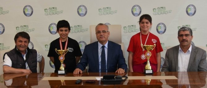Salihlili öğrencilerden masa tenisinde il şampiyonluğu