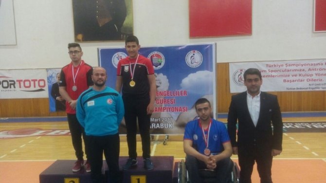 Bilek güreşinde Şanlıurfalı sporcu, Türkiye şampiyonu oldu