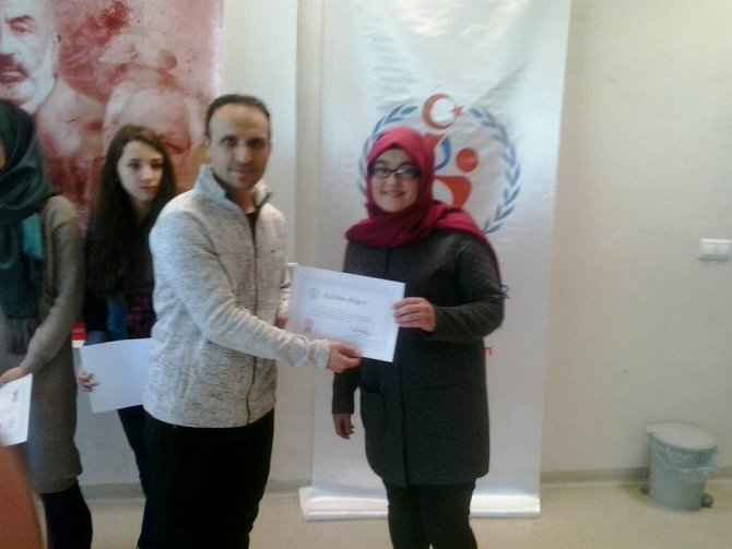 Simav Gençlik Merkezi, ’solo o ses yarışması ve şiir okuma yarışması’nda il birincisi oldu
