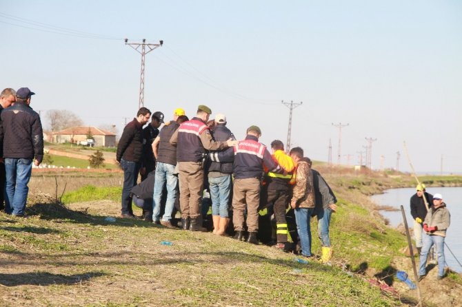 Ayakkabısı balık kancasına takılınca bulundu