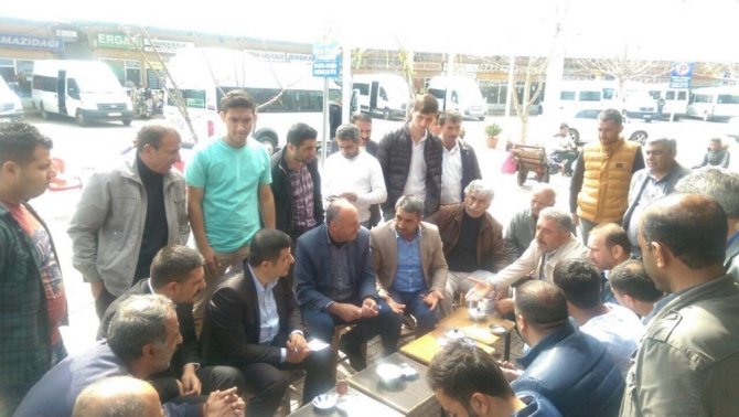AK Parti Yenişehir ilçe teşkilatı sorun dinleyip vatandaşları mitinge davet etti