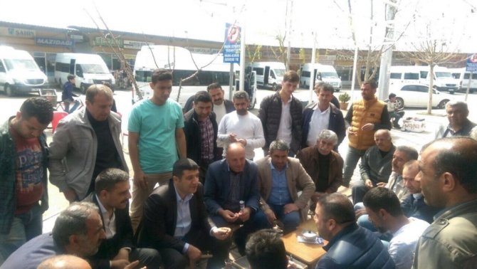 AK Parti Yenişehir ilçe teşkilatı sorun dinleyip vatandaşları mitinge davet etti