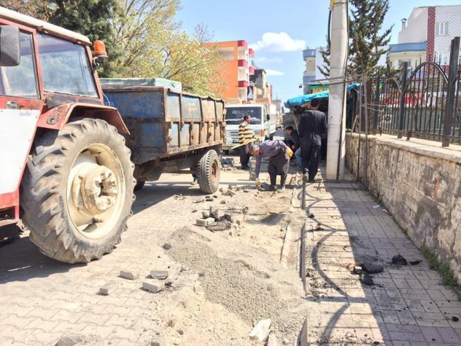 Kahta Belediyesi bozulan yollarda onarım çalışmalarına başladı