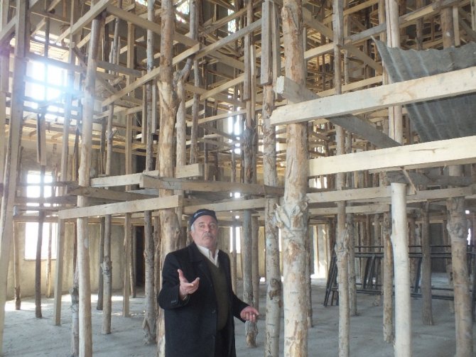 1071 Malazgirt Kümbet Camii dört yıldır bitirilemedi