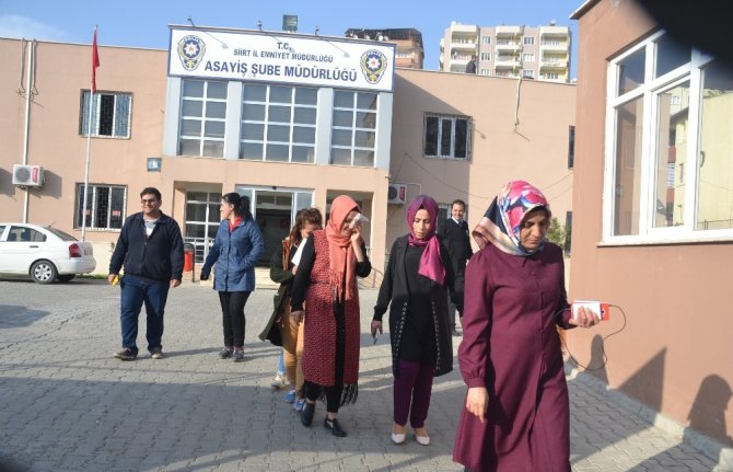 Siirt’te AK Parti’li kadınlara taşlı saldırı: 2 yaralı