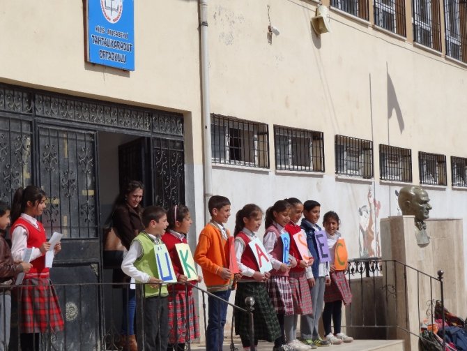 Köy Okullarımız Kütüphanesiz Kalmasın etkinliği