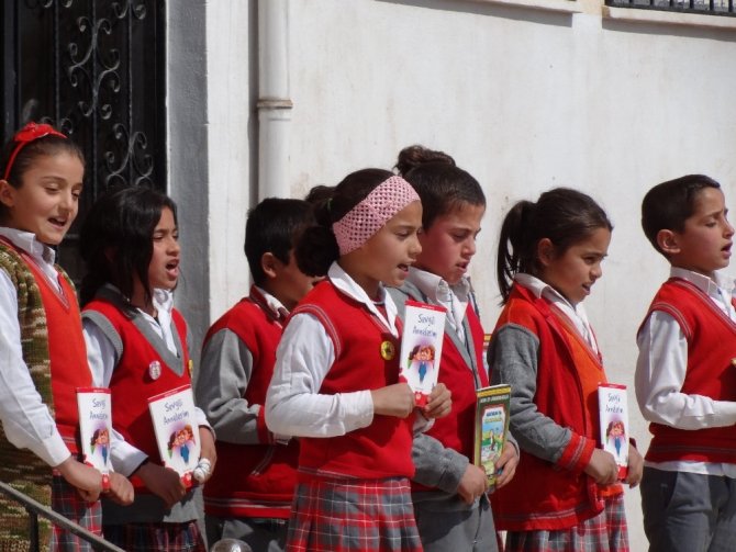 Köy Okullarımız Kütüphanesiz Kalmasın etkinliği