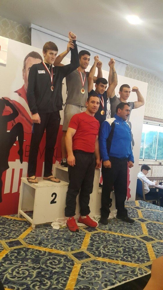 Muay Thai Türkiye Şampiyonu Mevlana Acar Altuntaş oldu
