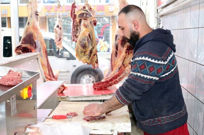Ağrı’da hayvan üreticilerinden et fiyatlarının düşmesine tepki