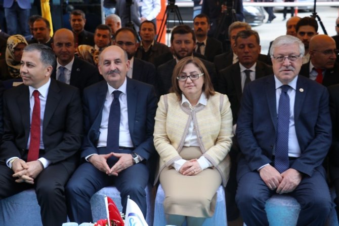 Bakan Müezzinoğlu, Gaziantep’te SGK yeni hizmet binasını açtı