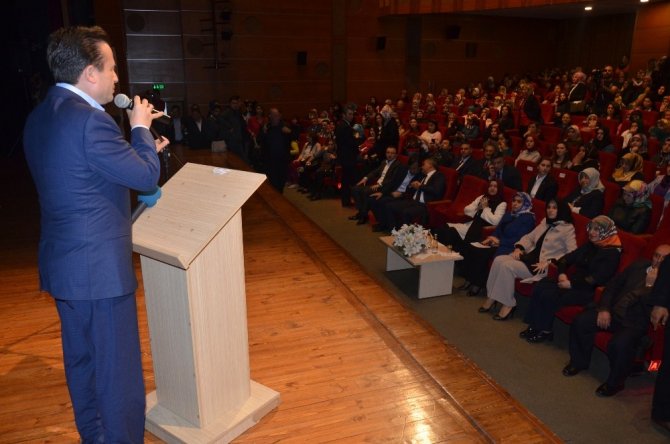 Aile ve Sosyal Politikalar Bakanı Kaya, "Anne Oluyorum" projesini tanıttı