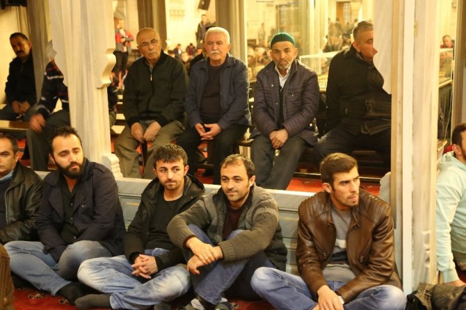 Ankaralılar Regaip Kandili’nde camilere akın etti