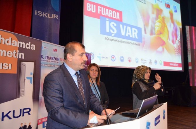 Türkiye’de her yıl iş piyasasına 900 bin yeni genç giriyor