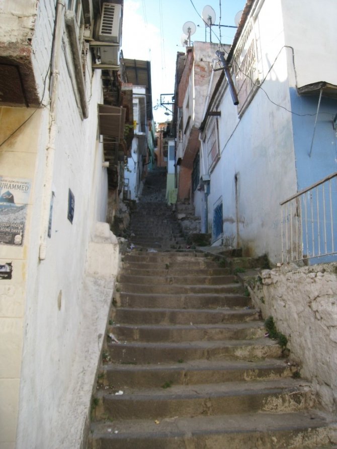 İzmir’deki Ballıkuyu Mahallesinde yerinde dönüşüm atağı