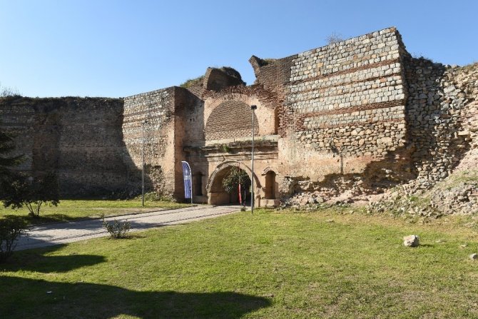 2000 yıllık tarihi surlarda restorasyon başladı